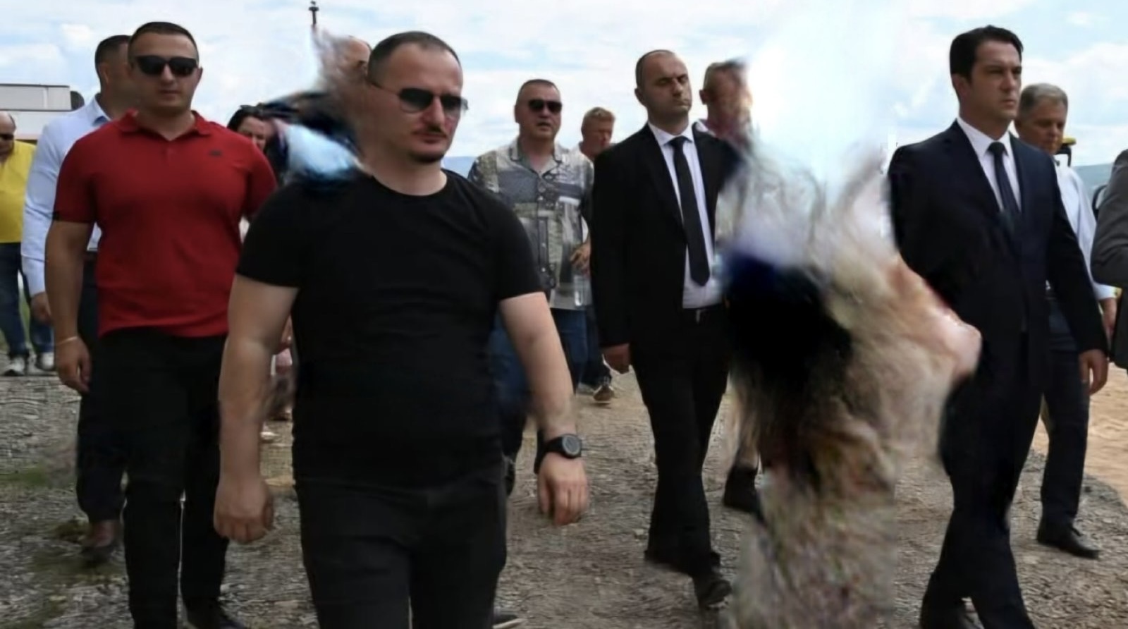 zgjerohet-lista-e-zyrtareve-te-vlen-it-qe-pretendojne-se-u-ndaluan-ne-qafe-thane-nder-ta-edhe-nenkryetari-i-komunes-se-dibres