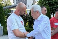 Ali Ahmeti ngushëllon familjen Miftari: Prindërit e dëshmorëve janë shtyllat e kujtesës dhe sakrificës sonë kombëtare