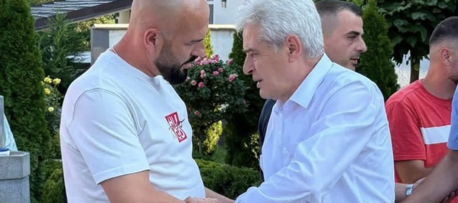 Ali Ahmeti ngushëllon familjen Miftari: Prindërit e dëshmorëve janë shtyllat e kujtesës dhe sakrificës sonë kombëtare