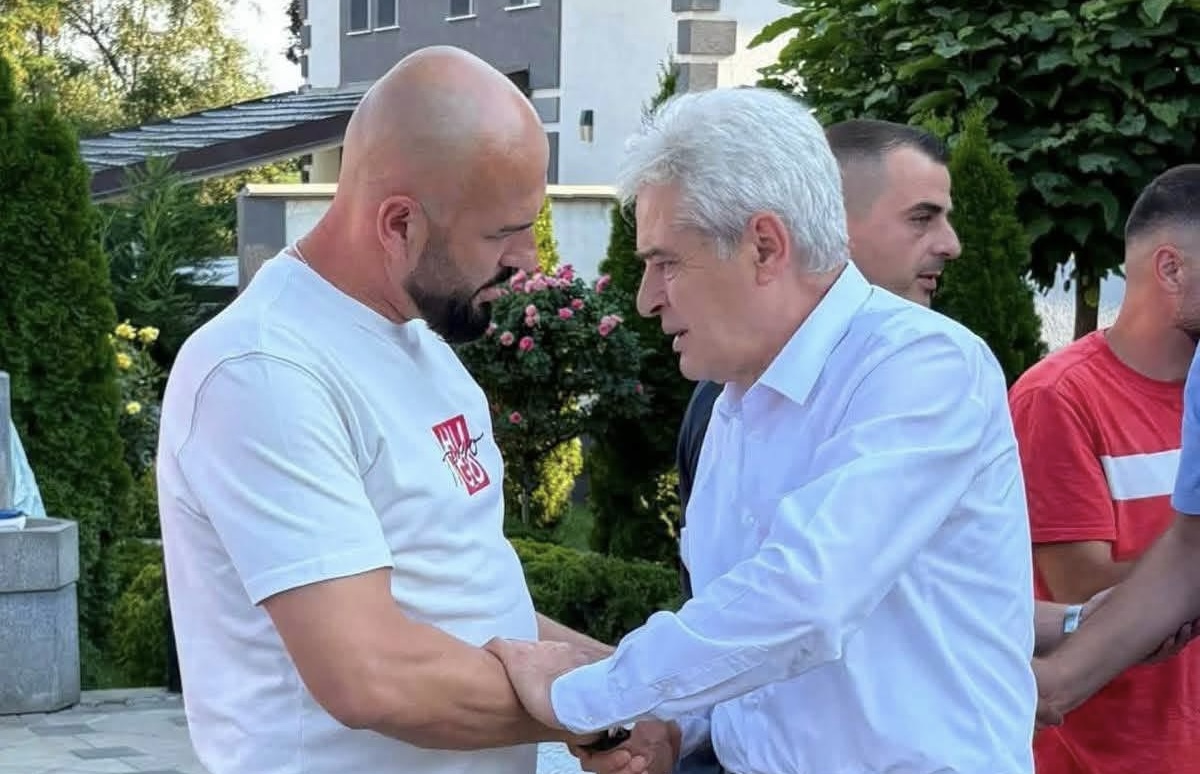 Ali Ahmeti ngushëllon familjen Miftari  Prindërit e dëshmorëve janë shtyllat e kujtesës dhe sakrificës sonë kombëtare