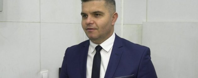 “Mlladiqi ‘hero’ nga zyrtarët e Qeverisë? Kitanoviqit i kërkohet të tërheqë qëndrimin