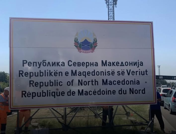 Pas presionit publik dhe betejës opozitare  rikthehet shqipja në tabelën e Tabanocit  por tabela e re ka gabim gjuhësor