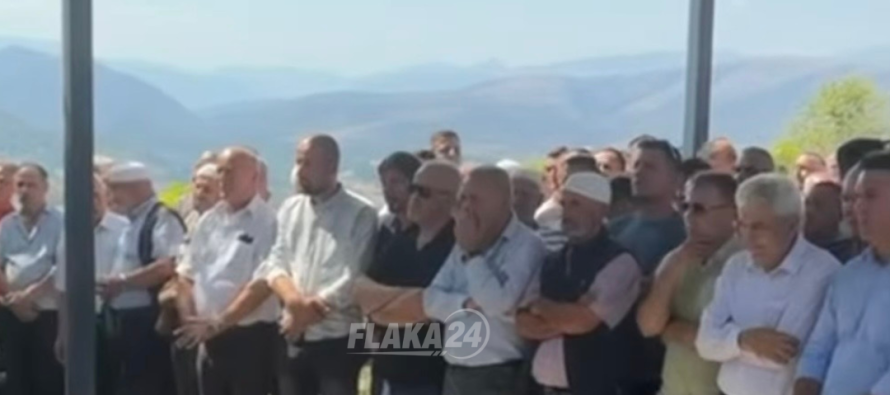 Ka politikë, por ka edhe njerëzillëk – Ali Ahmeti në varrimin e babait të Izet Mexhitit