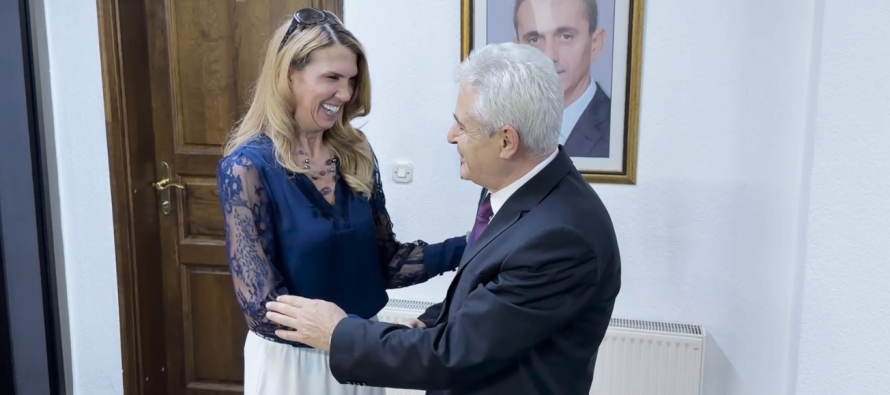 Ali Ahmeti takon ushtruesen e detyrës së ambasadores amerikane, Nicole Varnes | VIDEO