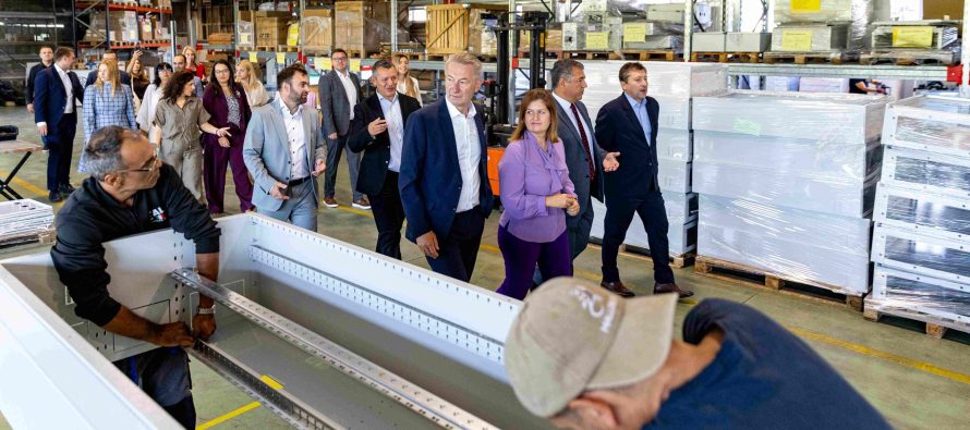“Kafe me Ambasadorët” në Strumicë: Në fokus bujqësia dhe zhvillimi rural