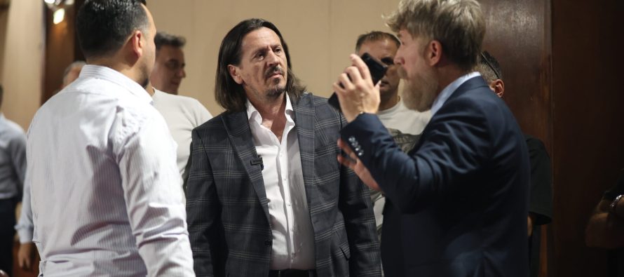 Ministri Sulejmani viziton institucionet kulturore të Gostivarit