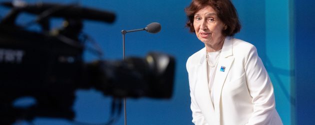 Siljanovska Davkova tregon se çka i mungon Botës