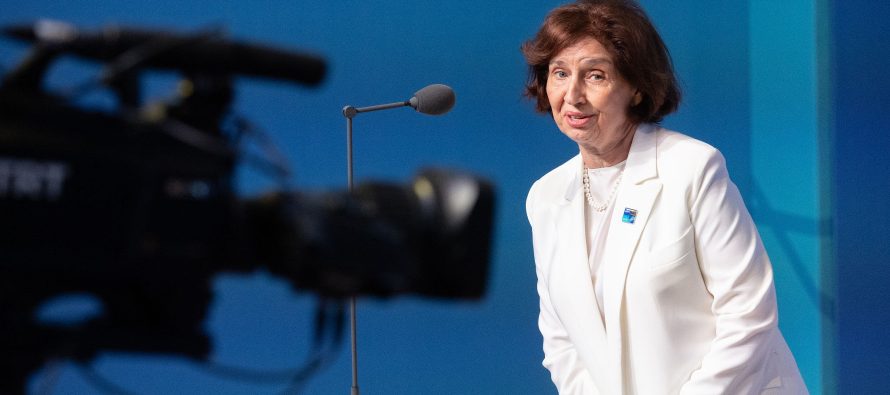 Siljanovska Davkova tregon se çka i mungon Botës