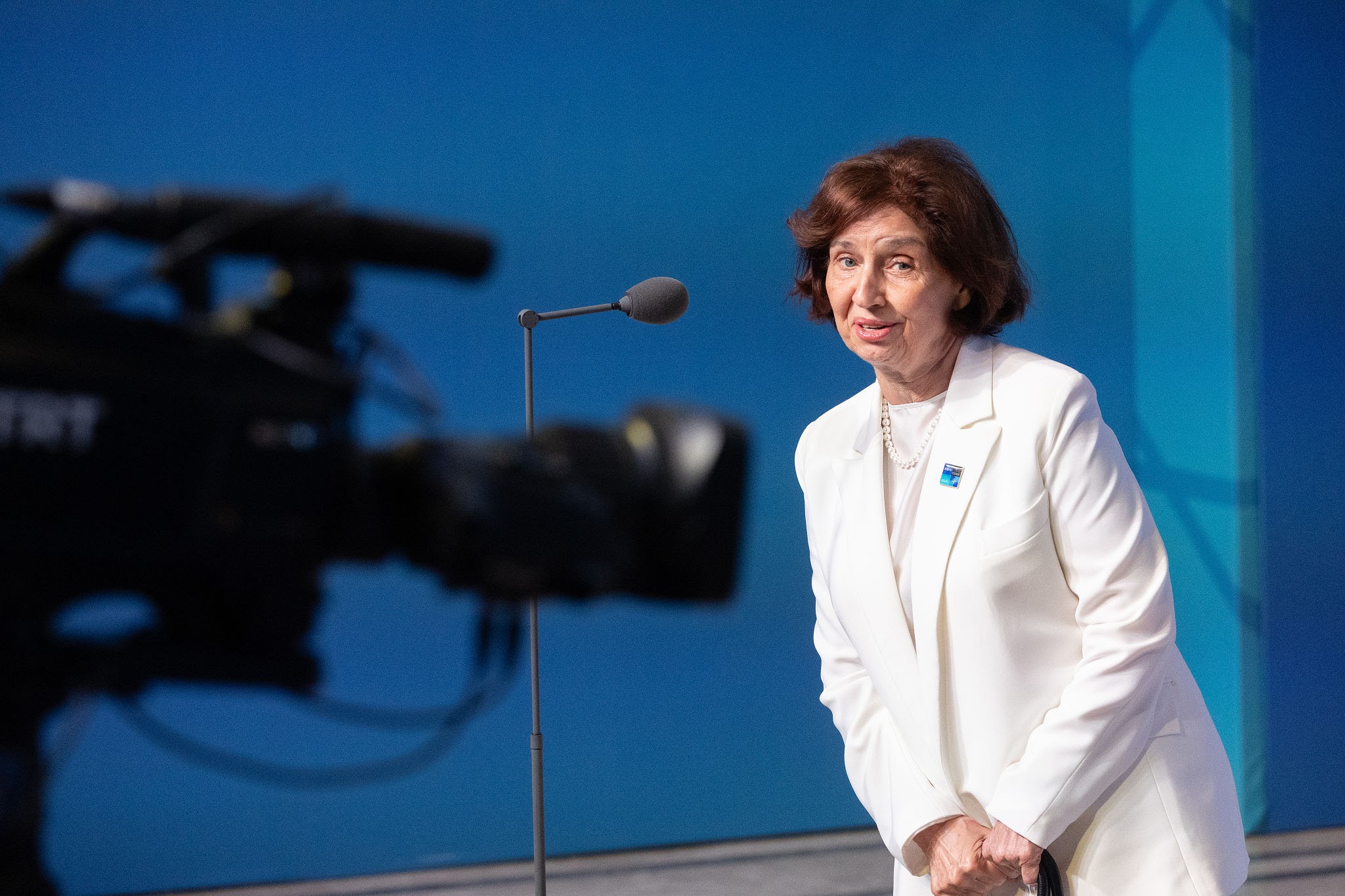 Siljanovska Davkova tregon se çka i mungon Botës
