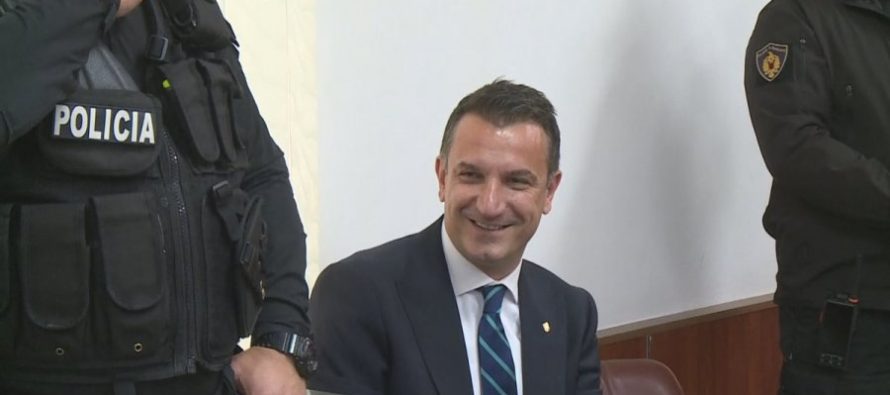 Veliaj merr drejtimin e Tiranës, firmos pagat nga burgu
