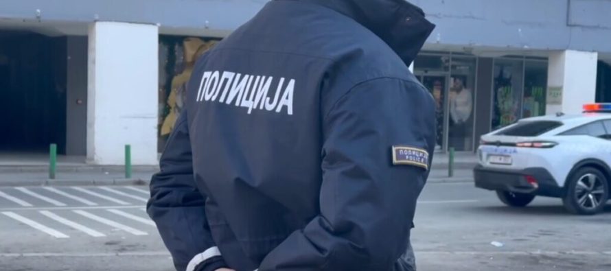 Polici tërhiqet zvarrë nga automjeti gjatë aksionit në Bllacë, sulmohet gjatë ndalimit