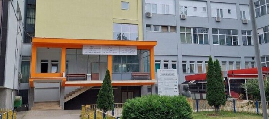 Rrëzohet me motoçikletë në Gostivar, 49-vjeçari përfundon në spital