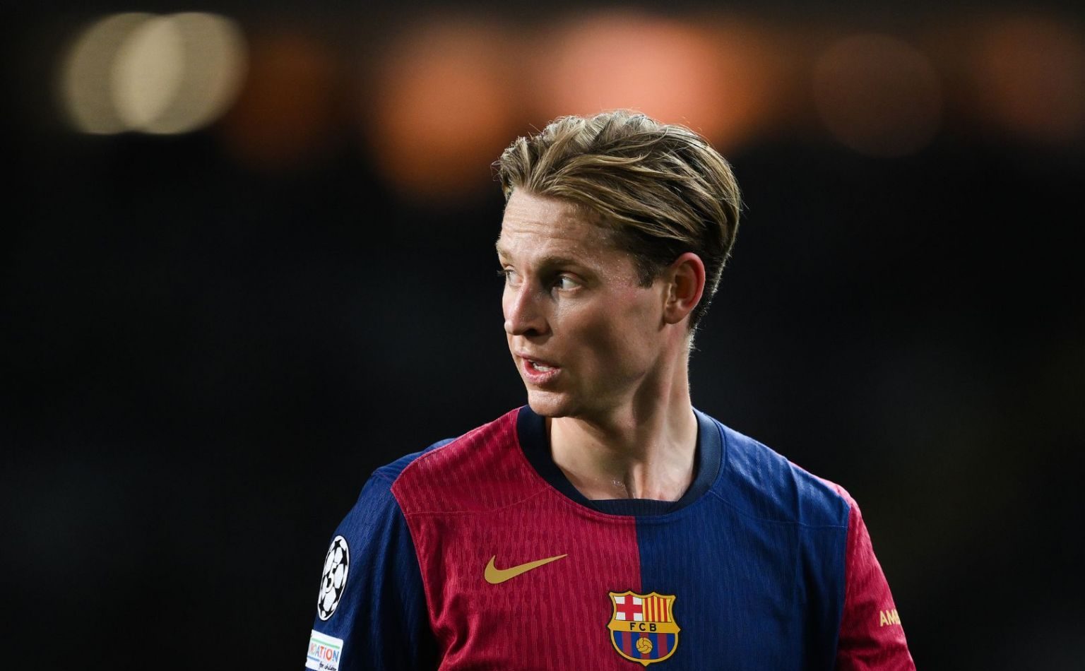 Barcelona provon Frenkie de Jongun si qendërmbrojtës në stërvitje