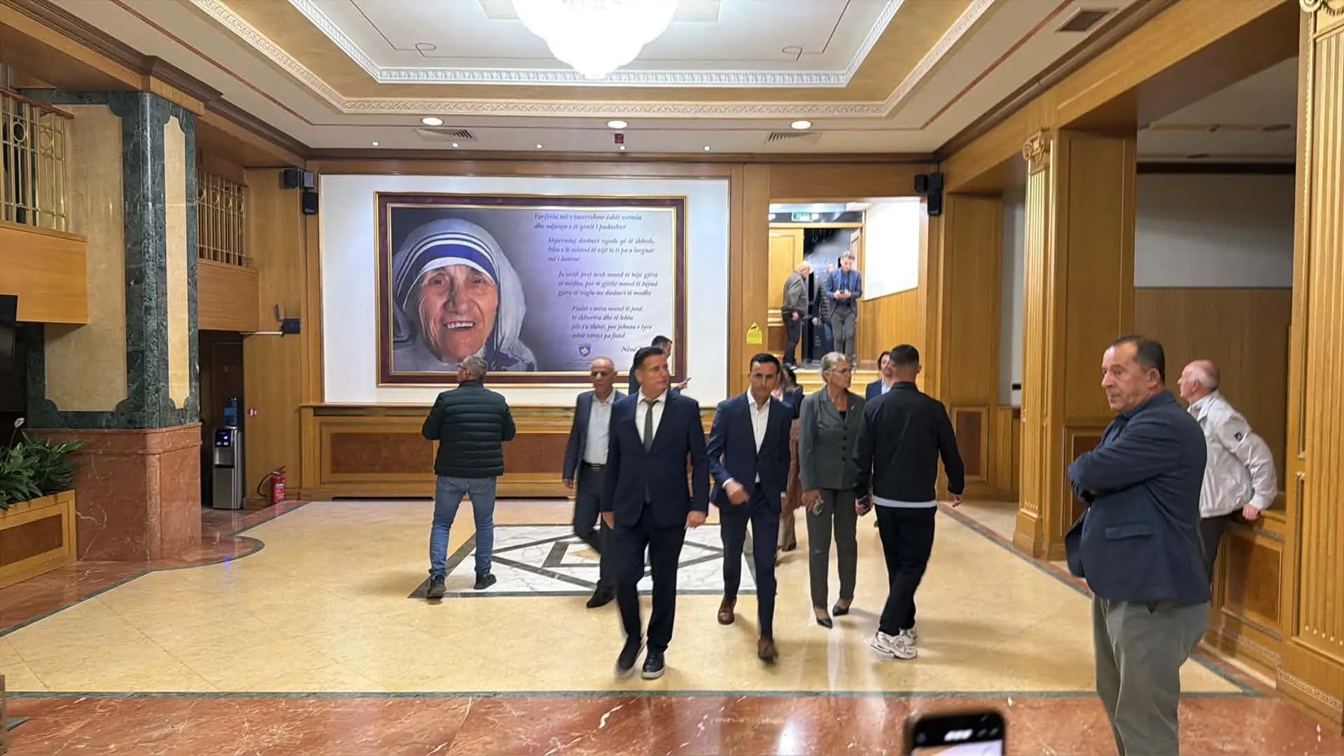 PDK ja e pranon Shiroka Pulën për presidente   Duket një dritë në fund të tunelit   Mblidhen deputetët