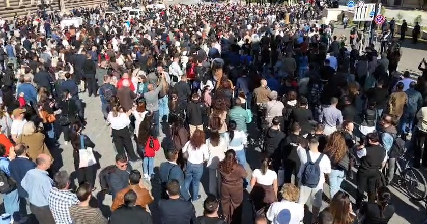 Protestë pa dhunë  mungojnë  maskat   Tubuesit refuzojnë dialogun me Ramën