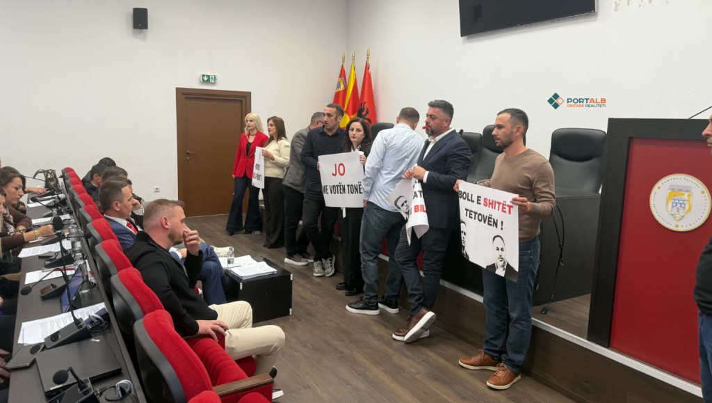 Tetovë  Shtyhen dy pikat e kontestuara për partneritetin publiko privat pas debateve dhe protestës