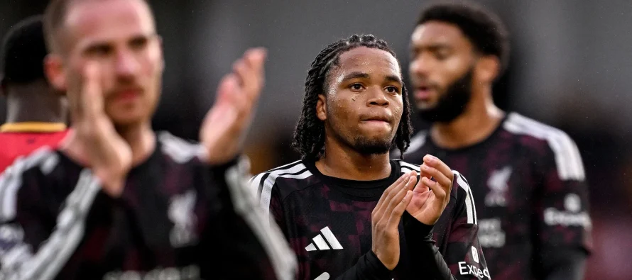Rio Ngumoha flet për kontratën e re me Liverpoolin: “Gjithçka po shkon mirë”