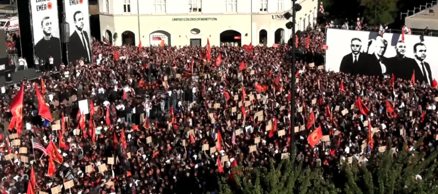 Prishtinë, mijëra qytetarë në protestë, në thirrje për drejtësi