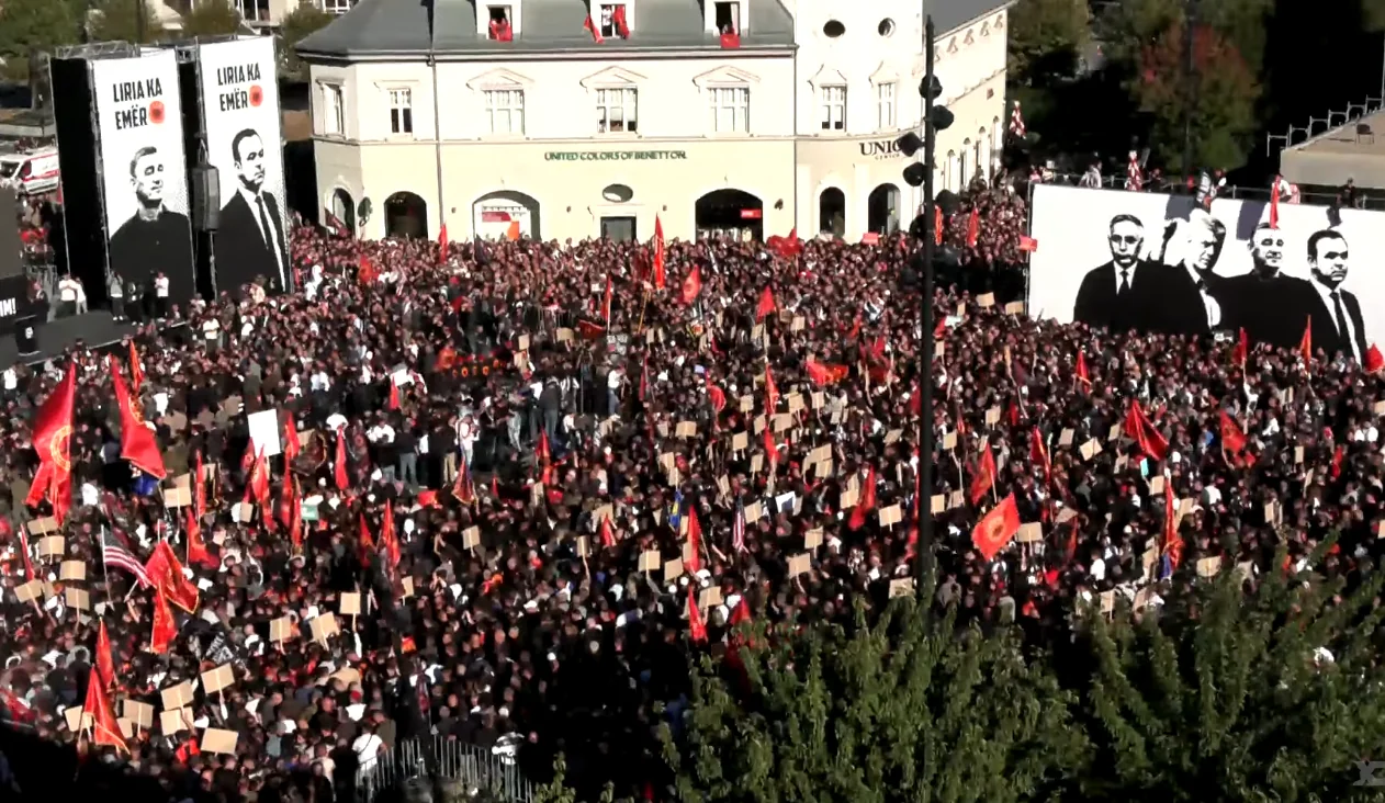 Prishtinë  mijëra qytetarë në protestë  në thirrje për drejtësi