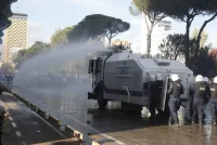 Policia e Shtetit apel protestuesve: Distancohuni nga personat e maskuar