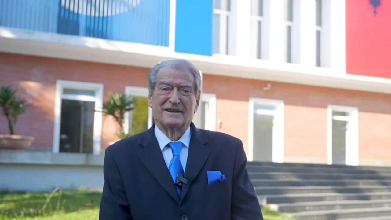Berisha thirrje për protestë  Të gjithë nesër përpara Universitetit  mos i lini të rinjtë vetëm