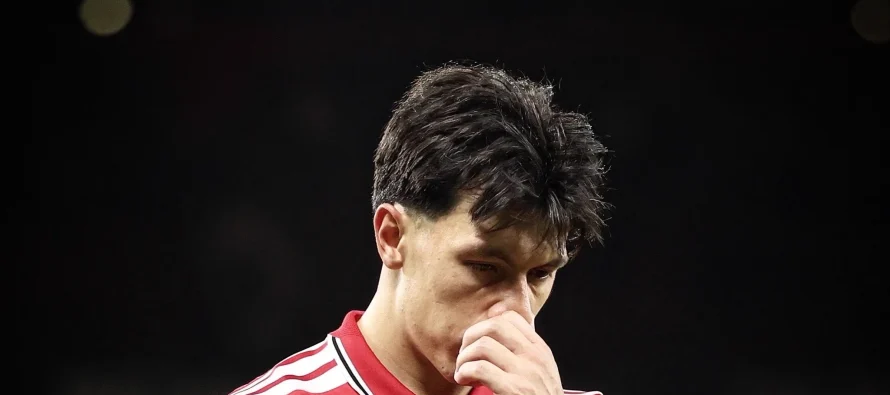 Manchester United gjobit Lisandro Martínezin pas shpërthimit ndaj drejtuesve