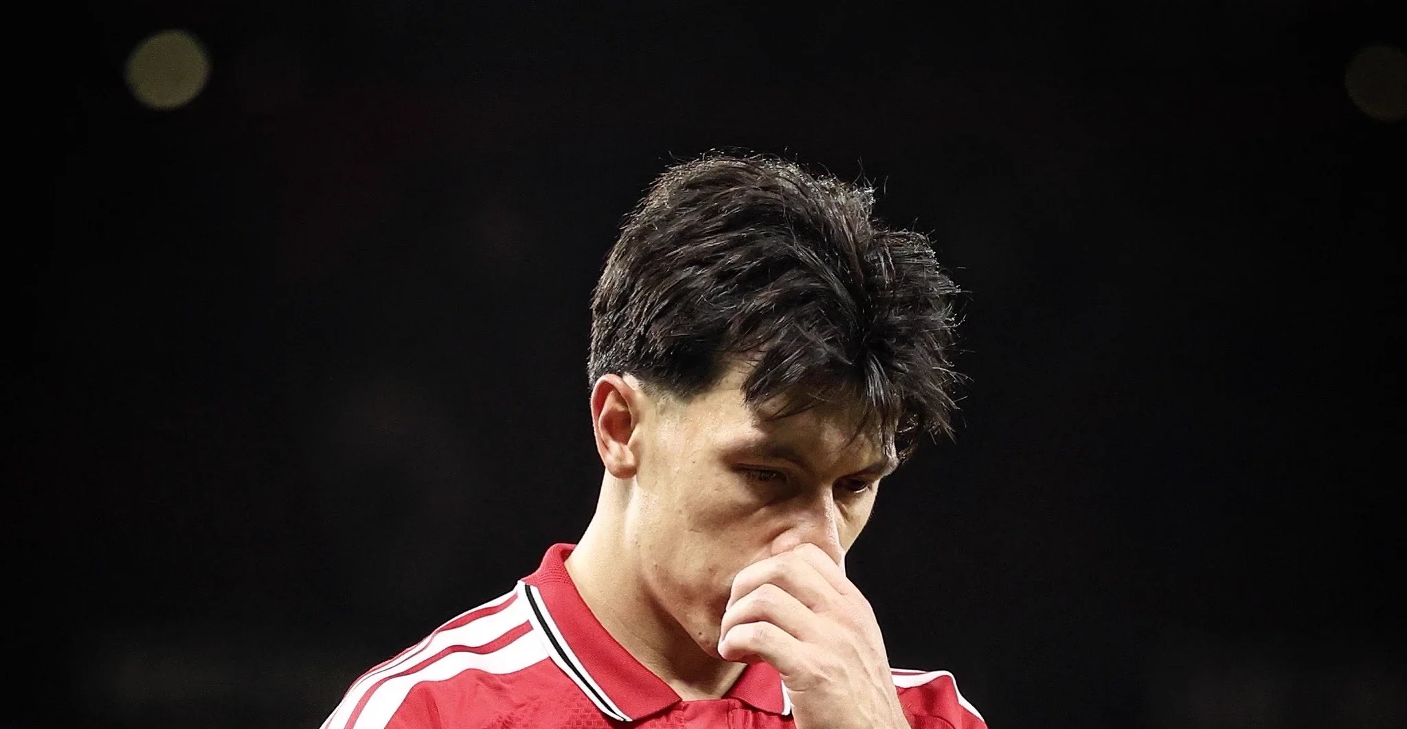 Manchester United gjobit Lisandro Martínezin pas shpërthimit ndaj drejtuesve