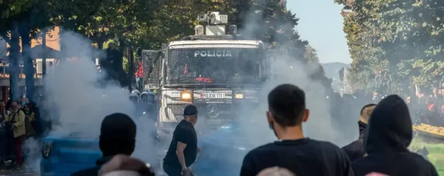 59 të lënduar nga protesta në Tiranë! 34 efektivë, 21 protestues dhe 4 kalimtarë
