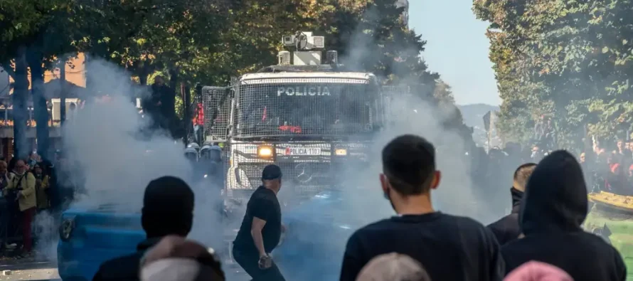 59 të lënduar nga protesta në Tiranë! 34 efektivë, 21 protestues dhe 4 kalimtarë