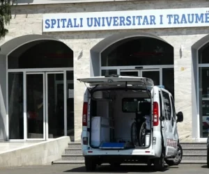 Protesta në Tiranë, një efektiv i nënshtrohet ndërhyrjes kirurgjikale. Katër protestues nën kujdes mjekësor