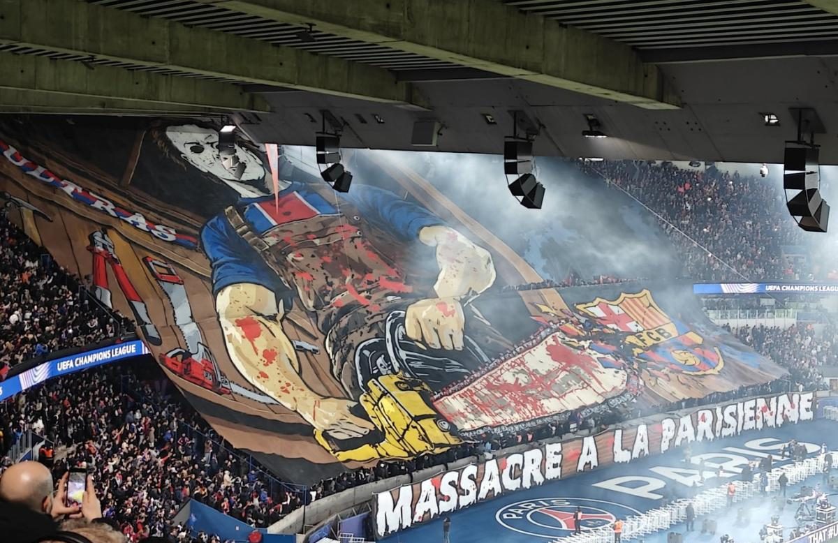 Barcelona ankohet zyrtarisht te UEFA për banderolën provokuese të tifozëve të PSG së