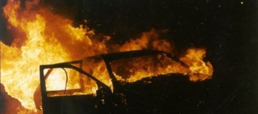 Digjen dy vetura në Aerodrom të Shkupit, njëra shkatërrohet plotësisht